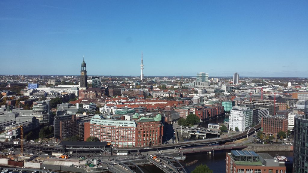Blick auf Hamburg Christoph Vogt Finanzberatung Geldanlage Vermögensverwaltung Niedersachsen Buxtehude Hamburg Norddeutschland Rendite für Senioren und 50plus Ü50